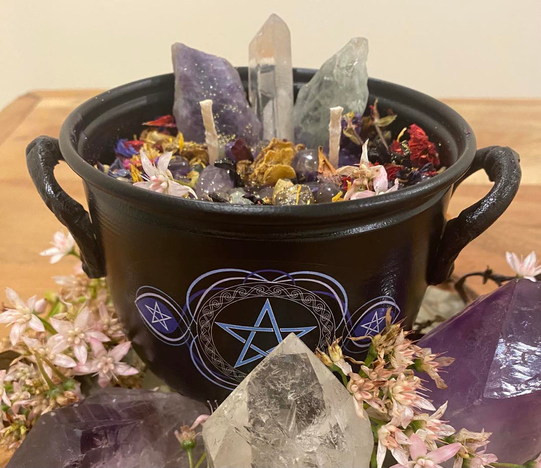 Harmonia - Witches Cauldron Candle