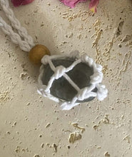 Load image into Gallery viewer, Labradorite Medium Size Pendant